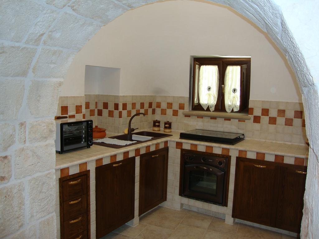 Trulli Isago Bed & Breakfast Locorotondo Exterior photo