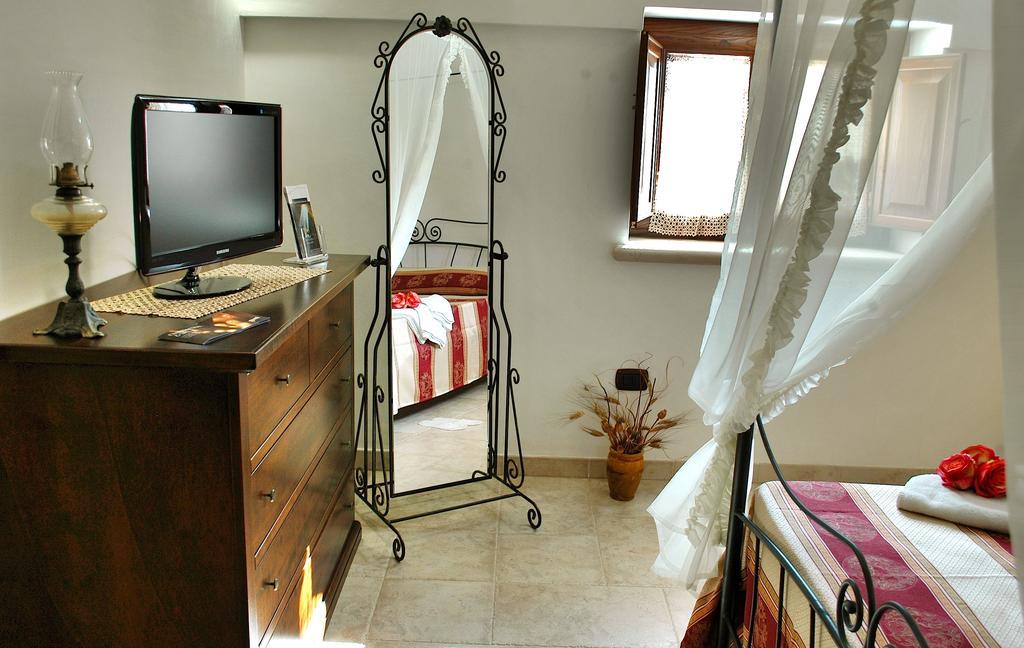 Trulli Isago Bed & Breakfast Locorotondo Exterior photo
