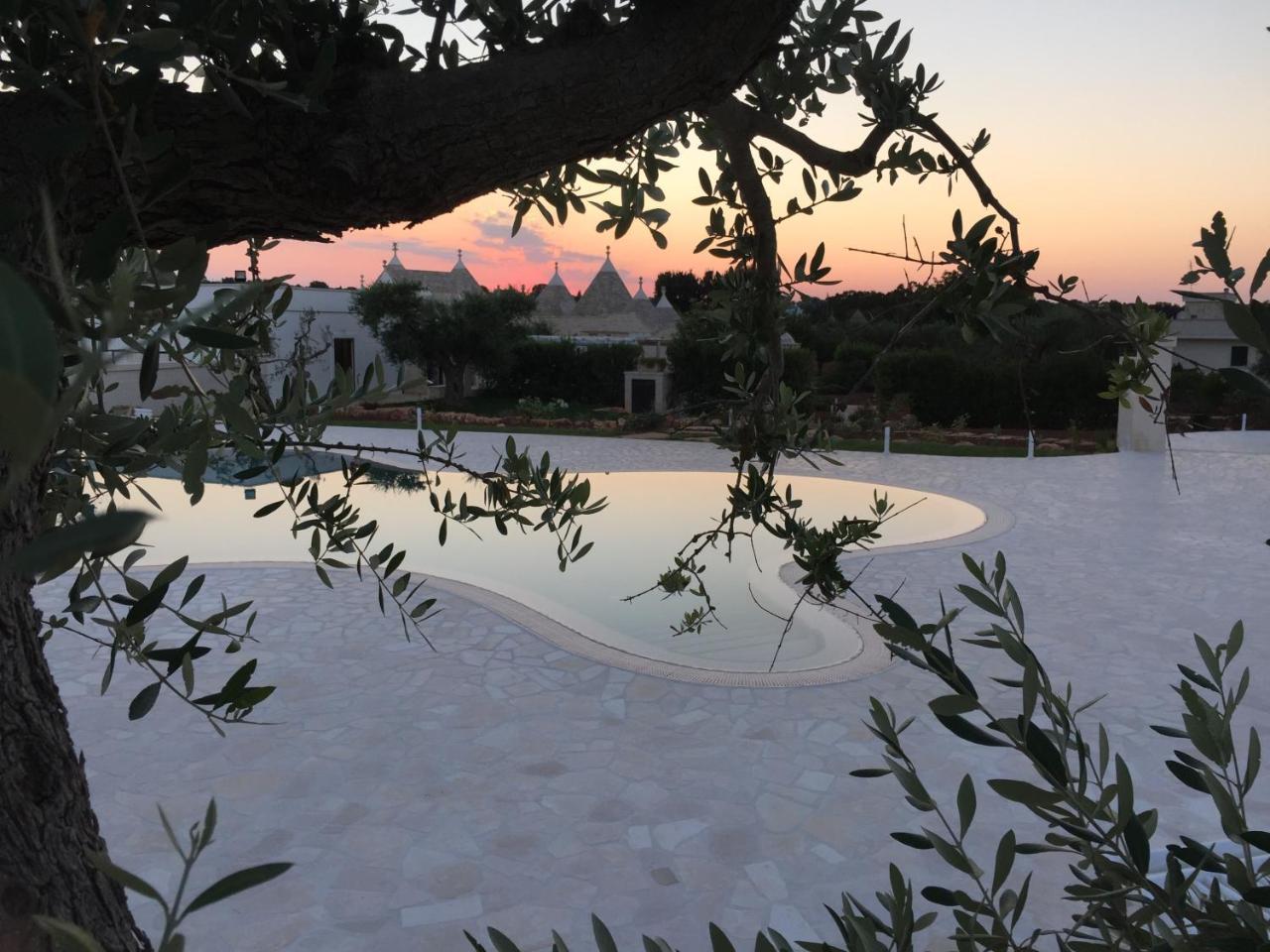 Trulli Isago Bed & Breakfast Locorotondo Exterior photo